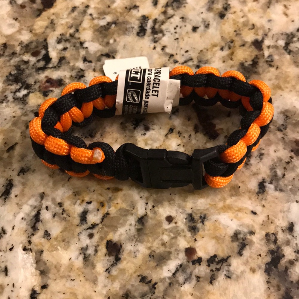 NWT Tactical Paracord Bracelets| GREAT GIFT